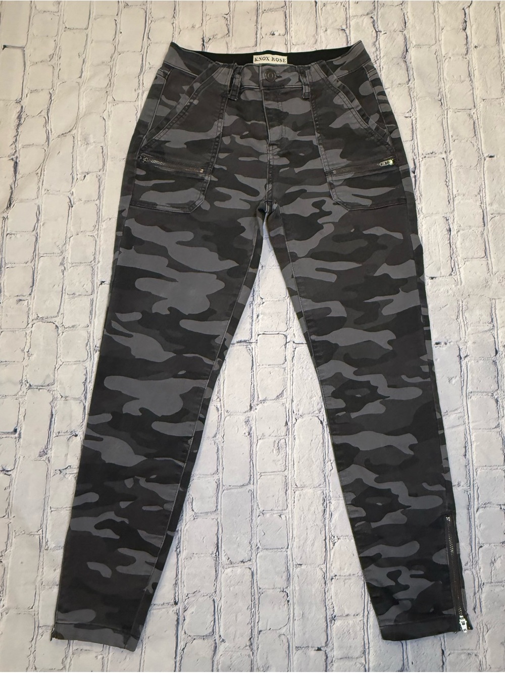 Knox Rose Gray Camouflage Skinny Pants